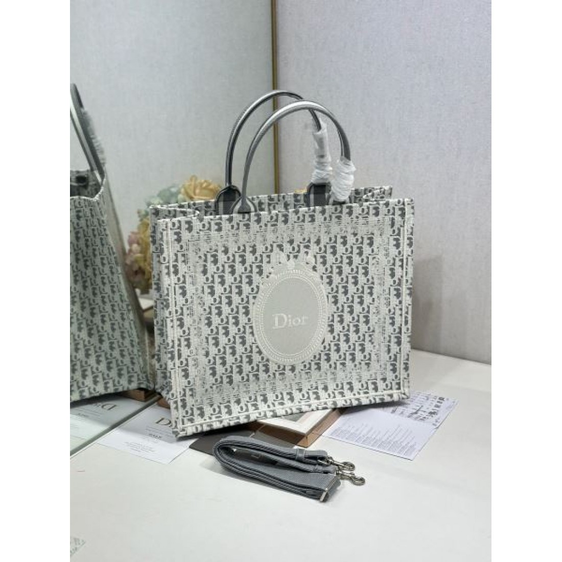 アイコニックパターン 落ち着いた配色 幅広く活躍 DIOR ディオール コピー ラージトートバッグ デイリーユース