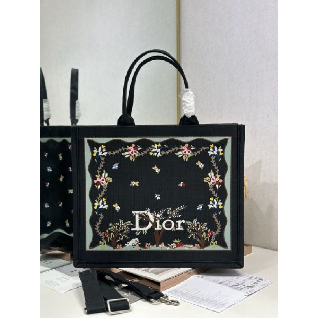 ガーデンモチーフ モノトーン仕上げ 華やかな存在感 DIOR ディオール コピー ラージバッグ お出かけ向け