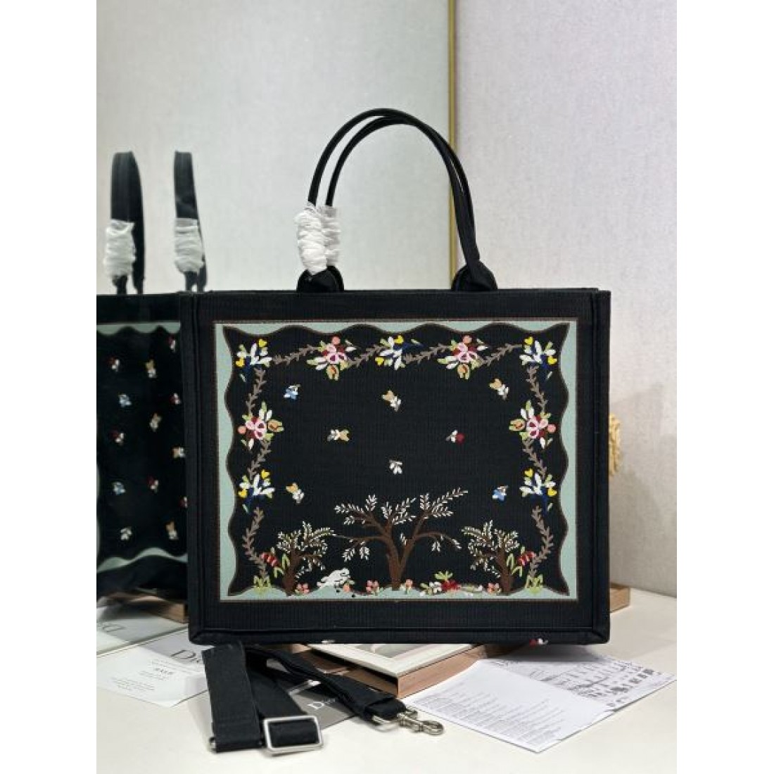 ガーデンモチーフ モノトーン仕上げ 華やかな存在感 DIOR ディオール コピー ラージバッグ お出かけ向け
