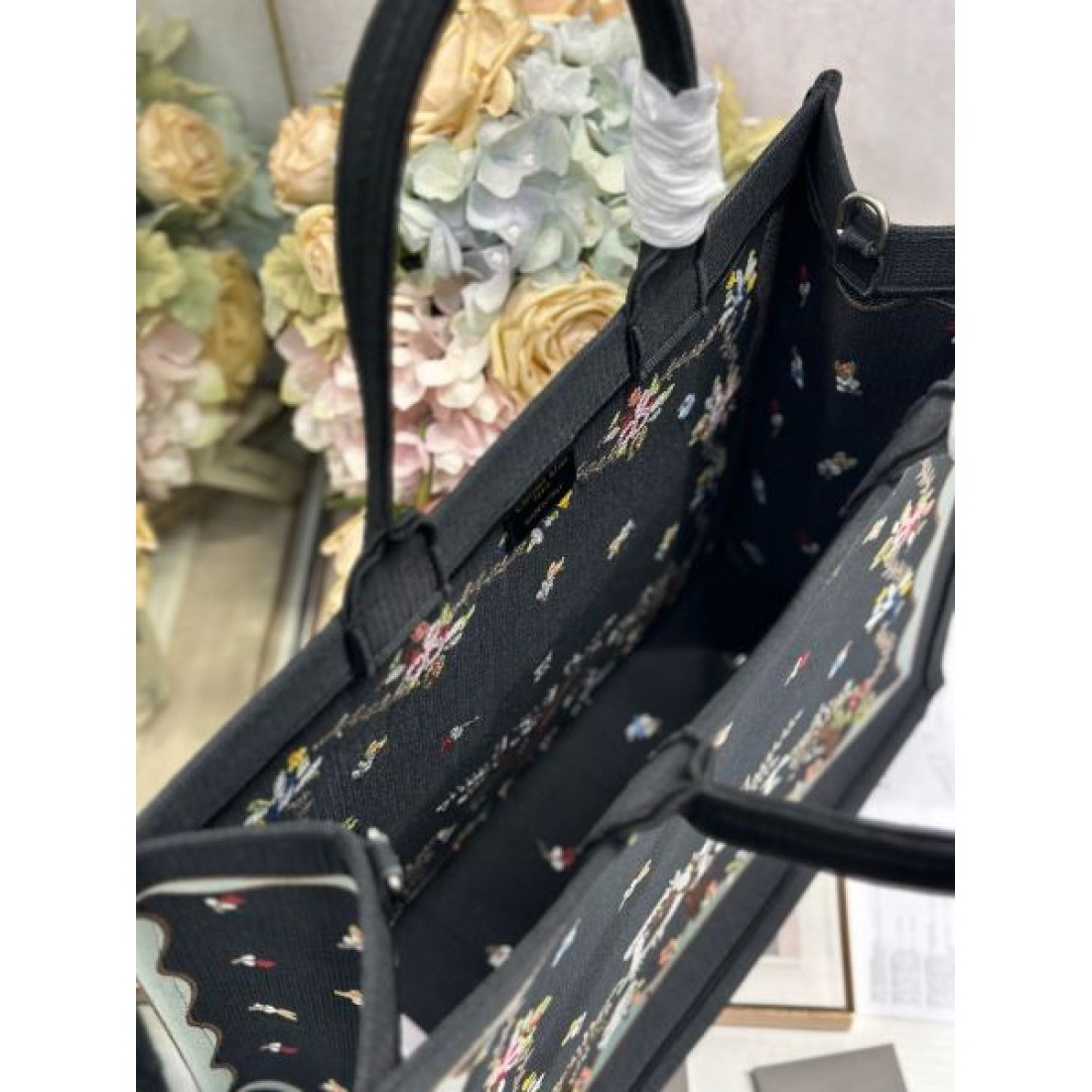 ガーデンモチーフ モノトーン仕上げ 華やかな存在感 DIOR ディオール コピー ラージバッグ お出かけ向け