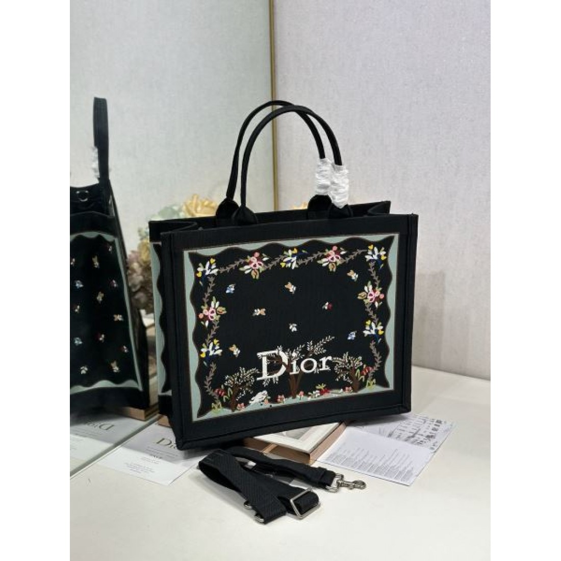 ガーデンモチーフ モノトーン仕上げ 華やかな存在感 DIOR ディオール コピー ラージバッグ お出かけ向け