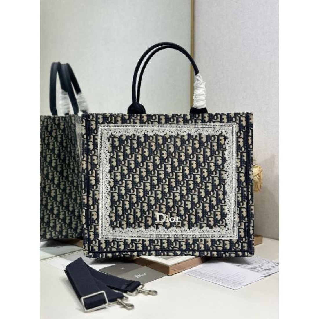 モノグラム柄 シックな雰囲気 人気モデル DIOR ディオール コピー キャンバスバッグ デイリースタイル