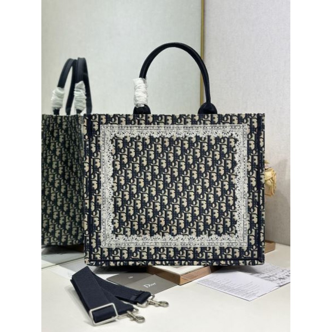 モノグラム柄 シックな雰囲気 人気モデル DIOR ディオール コピー キャンバスバッグ デイリースタイル
