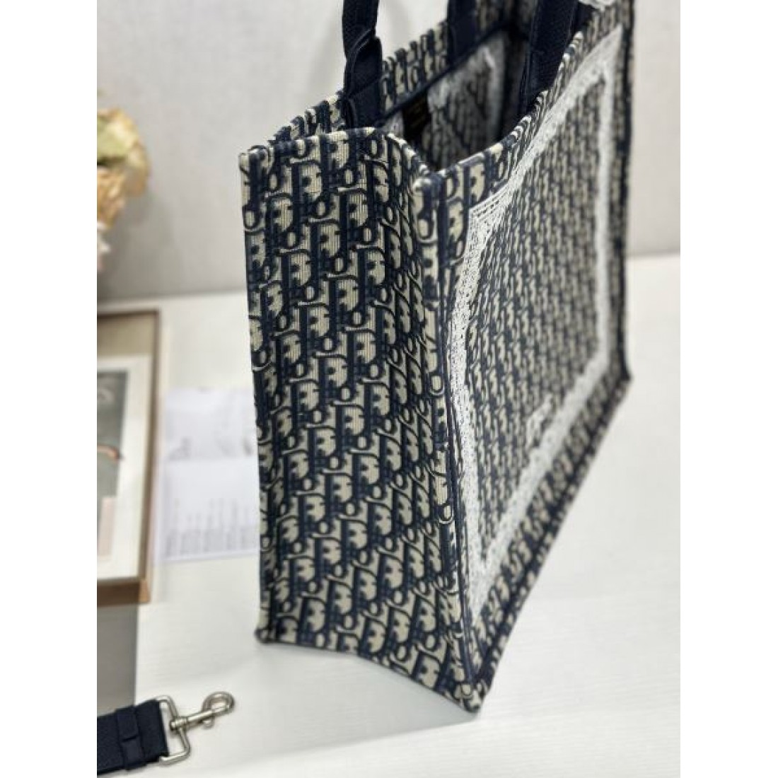 モノグラム柄 シックな雰囲気 人気モデル DIOR ディオール コピー キャンバスバッグ デイリースタイル
