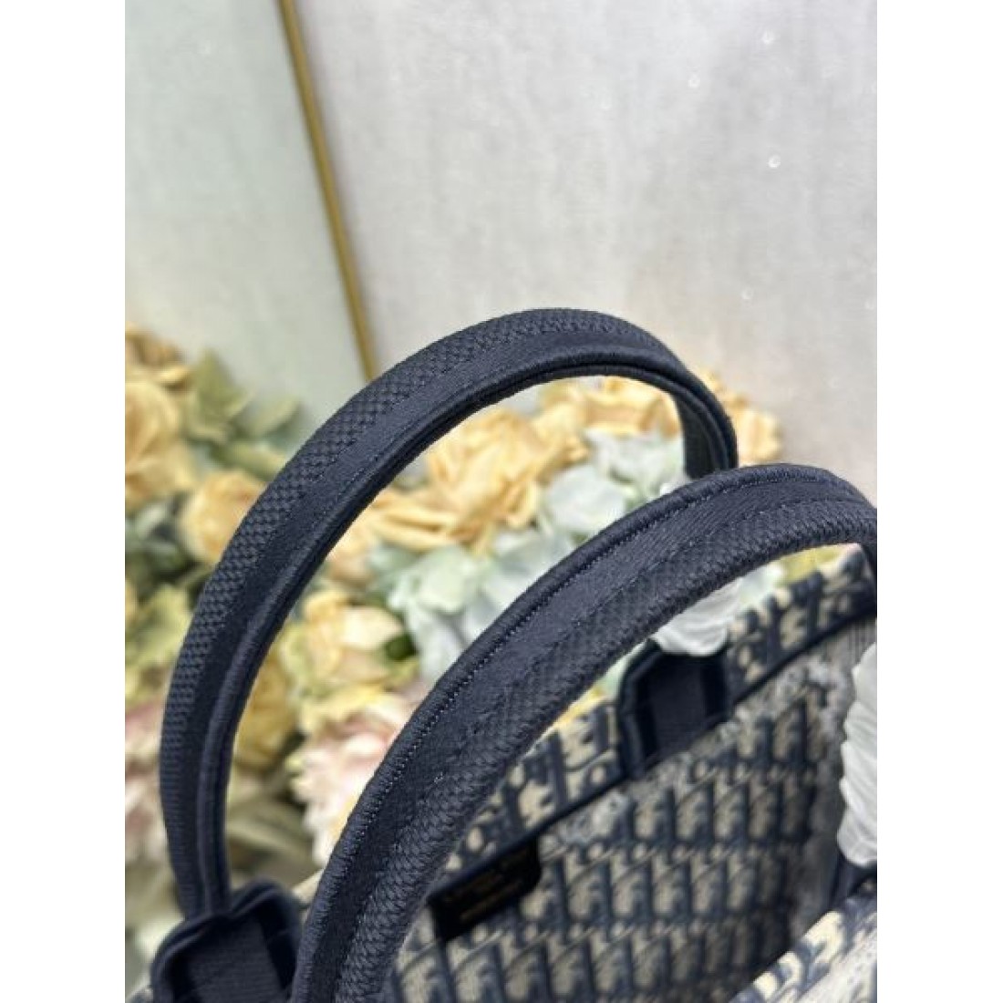 モノグラム柄 シックな雰囲気 人気モデル DIOR ディオール コピー キャンバスバッグ デイリースタイル