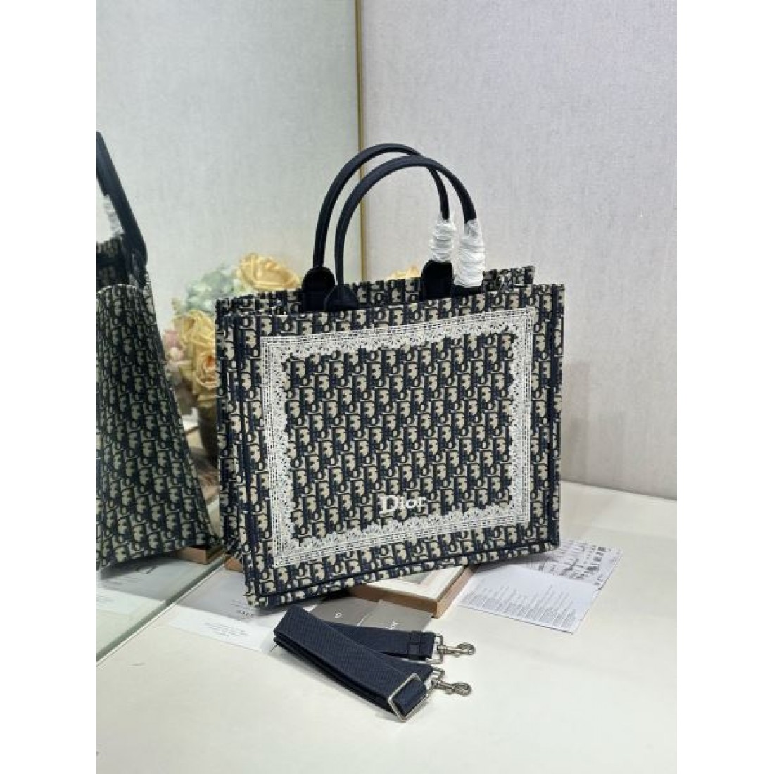 モノグラム柄 シックな雰囲気 人気モデル DIOR ディオール コピー キャンバスバッグ デイリースタイル
