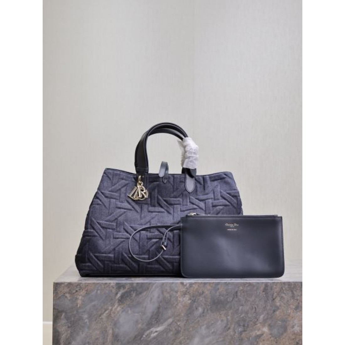 ネイビーカラー エンボスデザイン ポーチ付き 上品スタイル DIOR ディオール コピー トートバッグ 大容量モデル