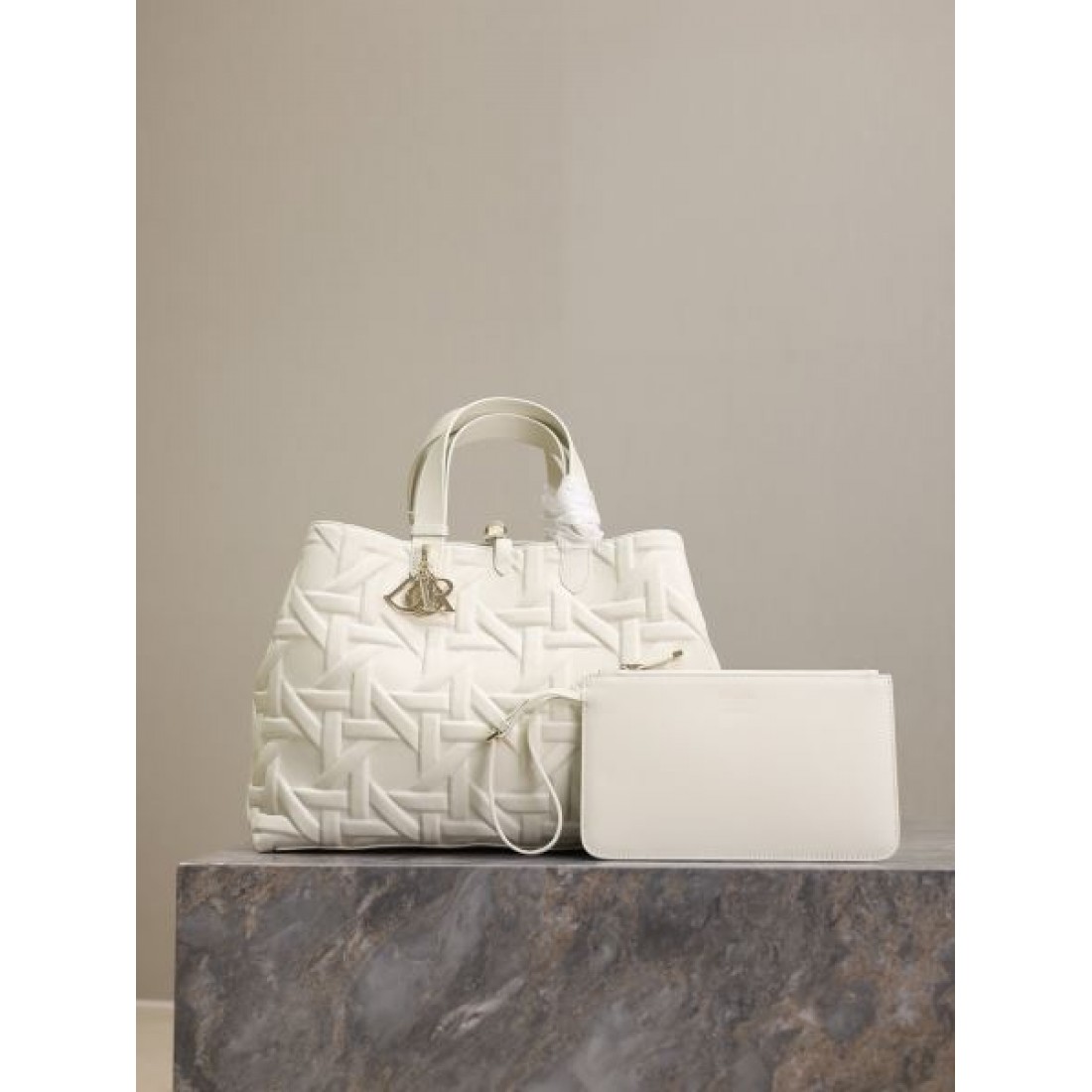2026新作 軽量トート シンプルデザイン デイリーコーデ DIOR ディオール コピー ハンドバッグ 実用的スタイル