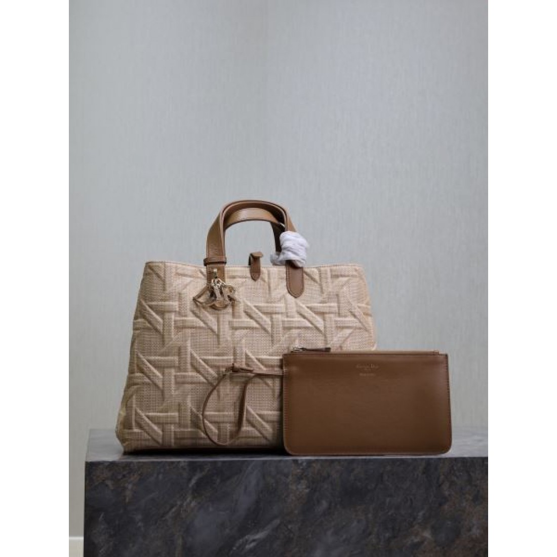 カナージュデザイン レザーハンドル 洗練スタイル オフィスコーデ DIOR ディオール コピー トートバッグ 売れ筋モデル