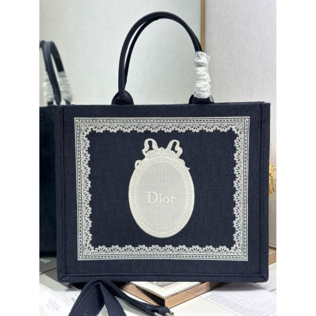 レースモチーフデザイン キャンバストート クラシカルムード DIOR ディオール コピー ブックトートバッグ 上質コーデ