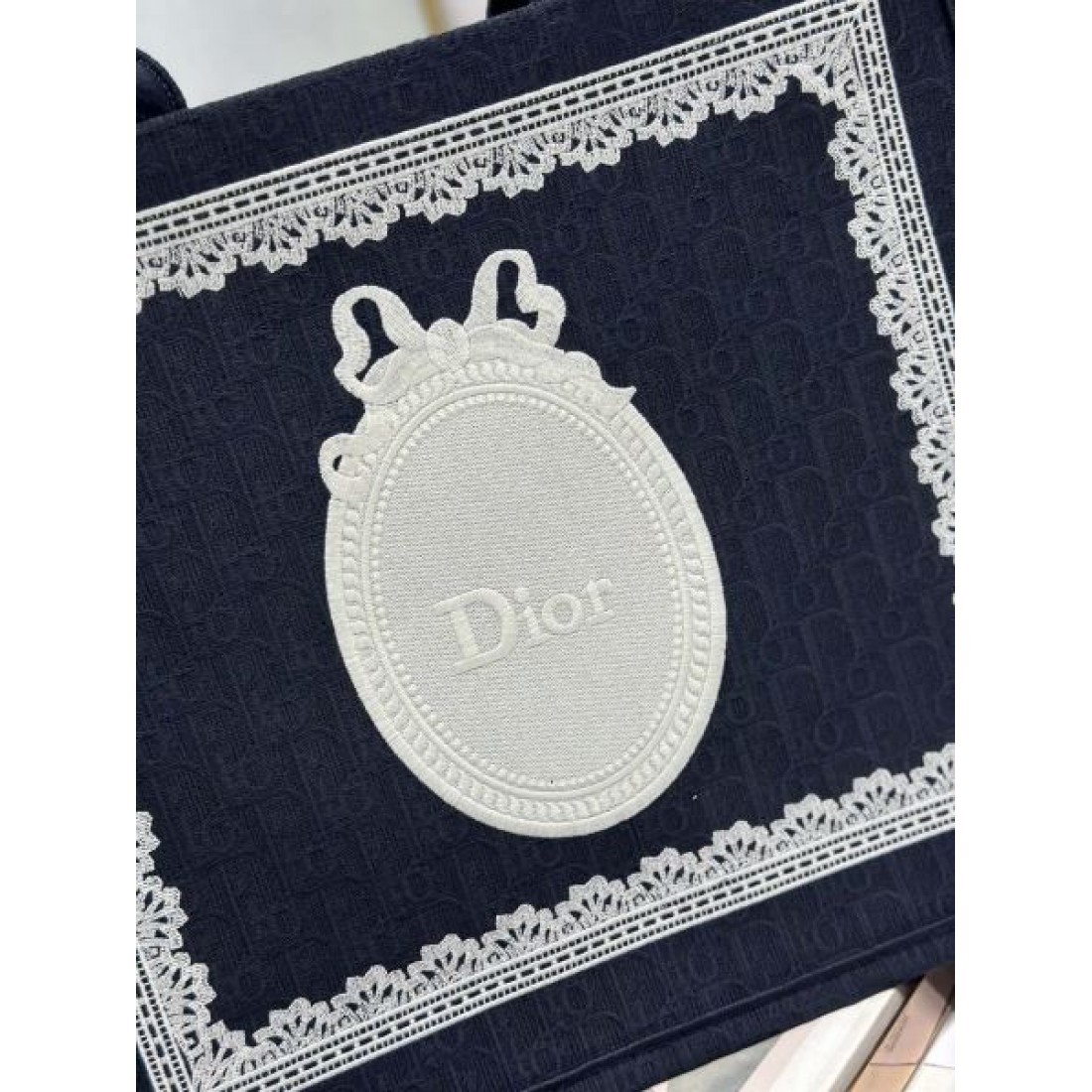 レースモチーフデザイン キャンバストート クラシカルムード DIOR ディオール コピー ブックトートバッグ 上質コーデ