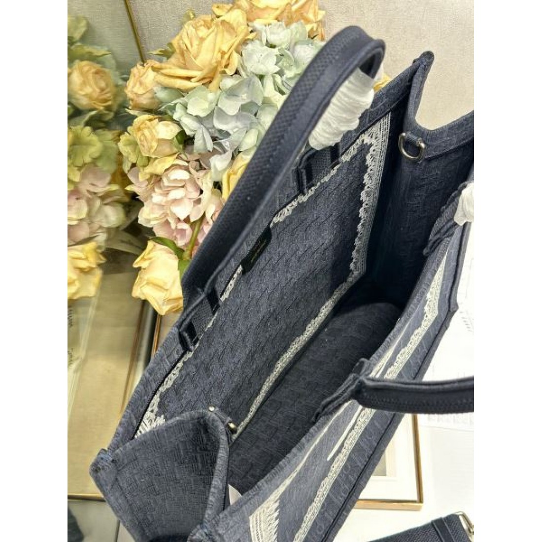 レースモチーフデザイン キャンバストート クラシカルムード DIOR ディオール コピー ブックトートバッグ 上質コーデ