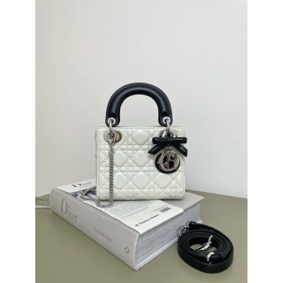 ミニサイズ ショルダー対応 エレガントムード 上品ファッション DIOR ディオール コピー レディースバッグ 着回し