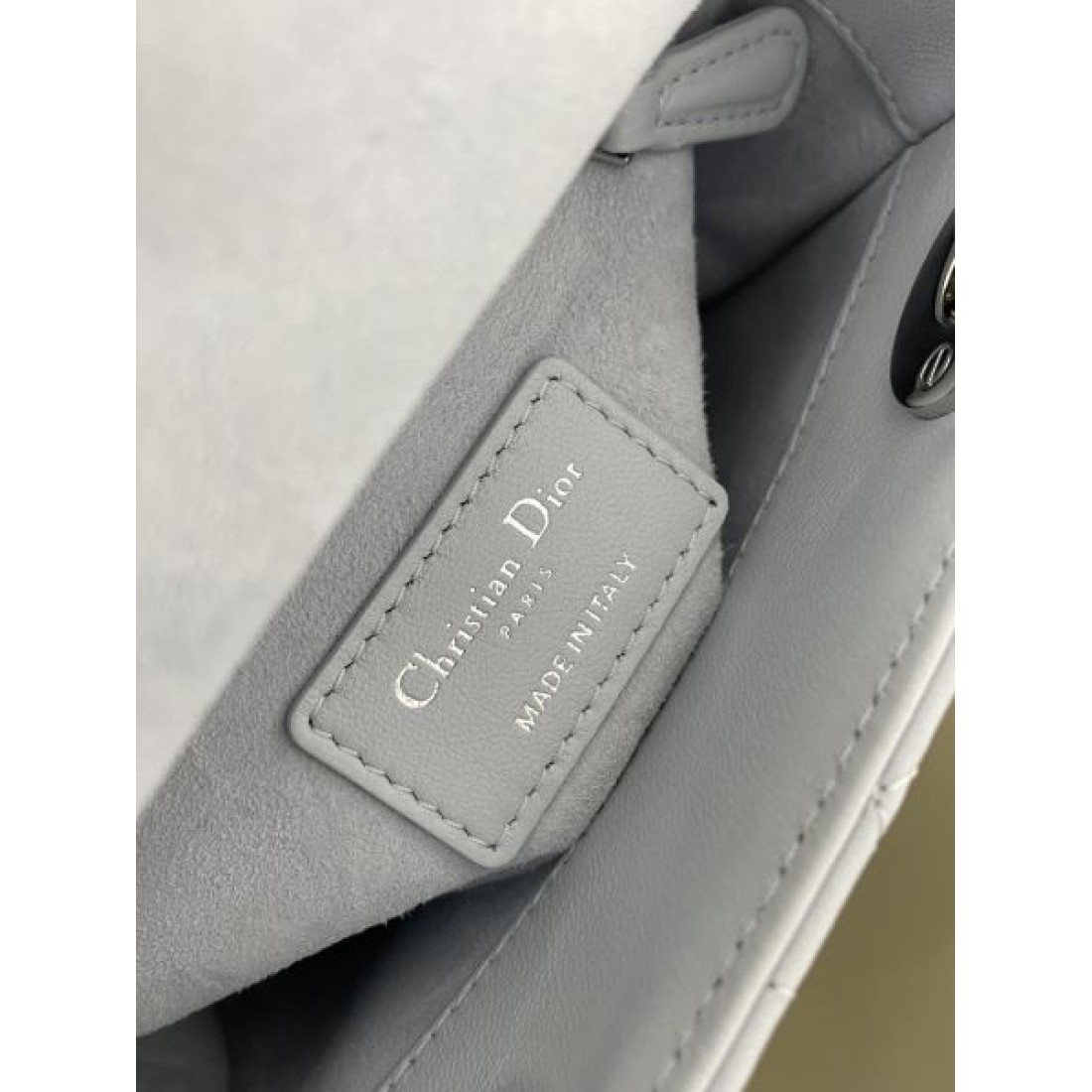 チャームデザイン ラグジュアリー感 大人フェミニン コーデの主役 DIOR ディオール コピー ショルダーバッグ シーズン人気