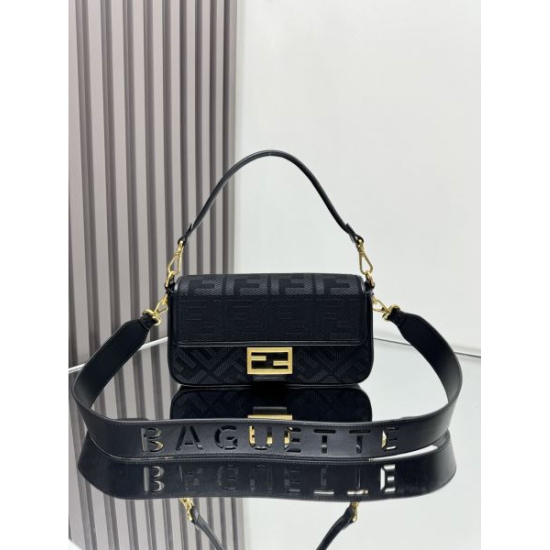 アイコニックデザイン モードスタイル おしゃれ見え 上品な装い FENDI フェンディ コピー ハンドバッグ タウンユース