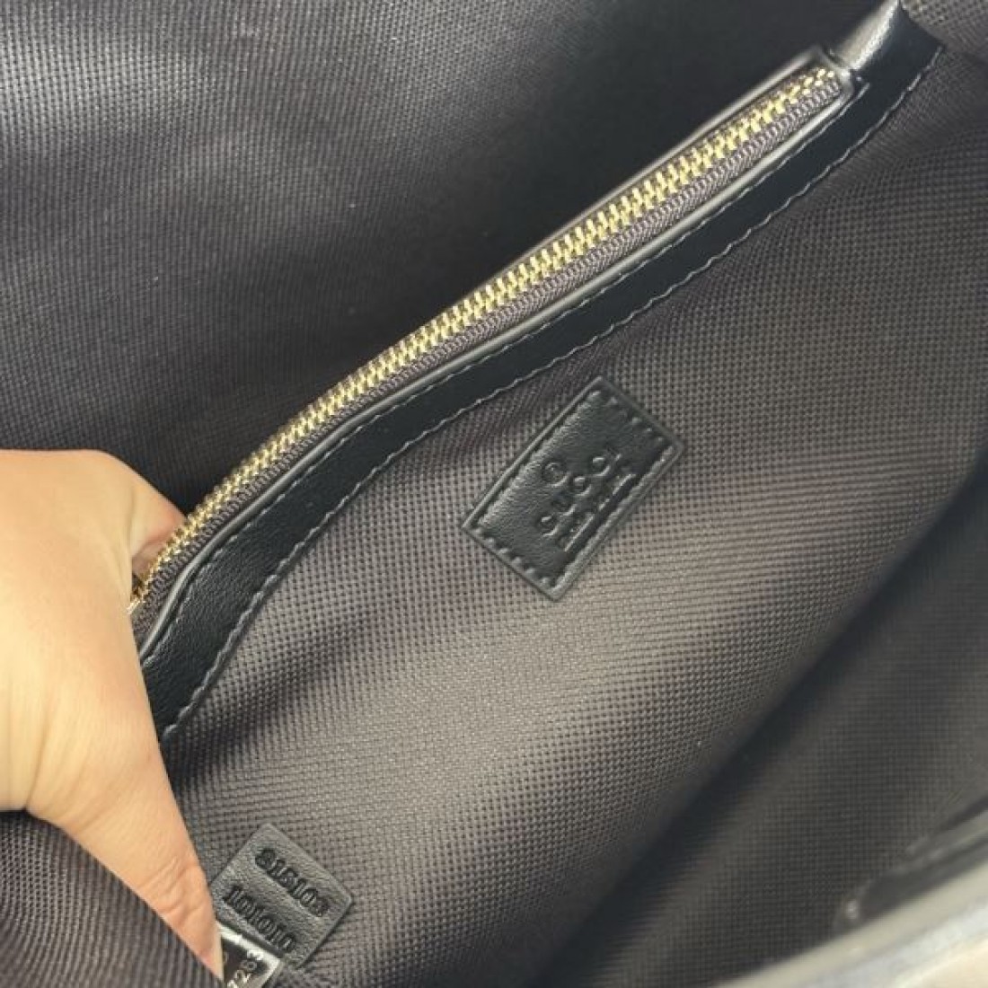 ハンドル付きワンショルダー 軽量見え 大人コーデに映える GUCCI グッチ コピー バッグ 斜め掛けOK 人気モデル