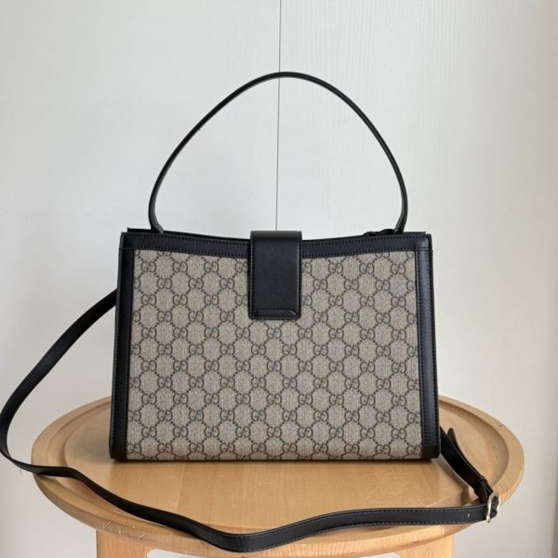 GGキャンバス ハンドバッグ 2026新作 ゴールド金具 GUCCI グッチ コピー バッグ 2WAY対応 きちんと感ある通勤おしゃれ