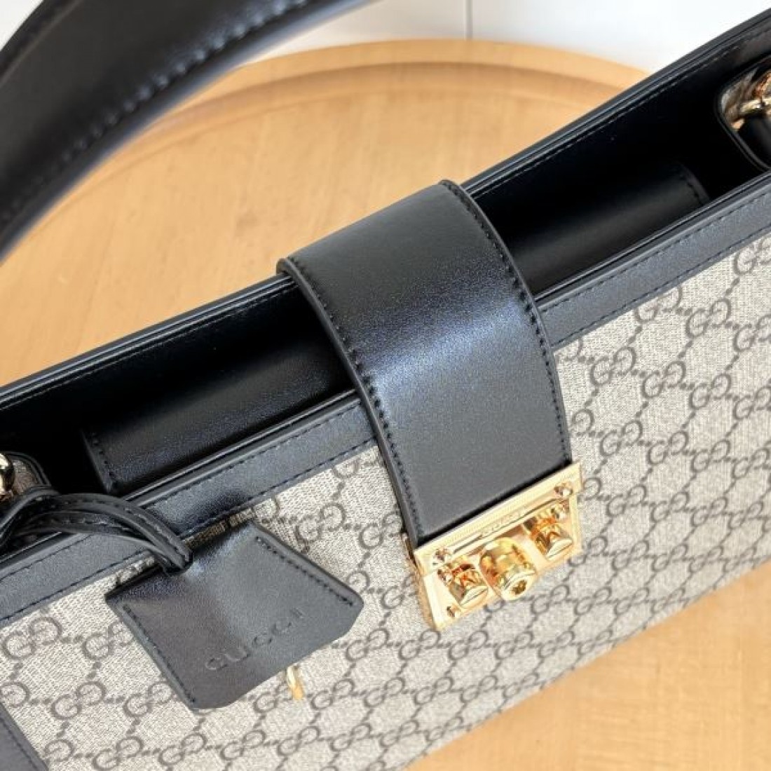 GGキャンバス ハンドバッグ 2026新作 ゴールド金具 GUCCI グッチ コピー バッグ 2WAY対応 きちんと感ある通勤おしゃれ
