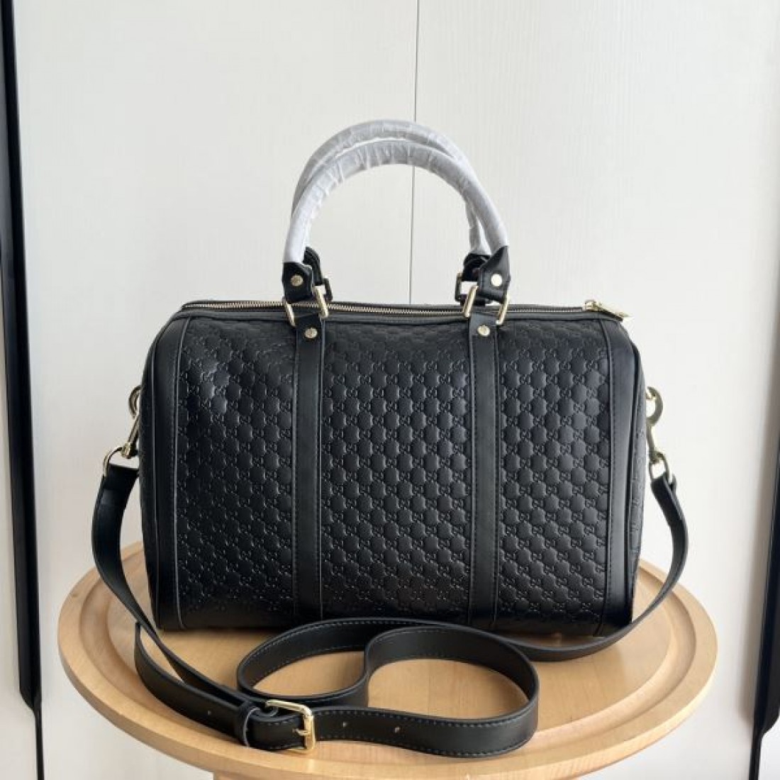 2WAYハンドバッグ ラウンドフォルム 大容量収納 GUCCI グッチ コピー バッグ ユニセックス対応 高見えカジュアル人気モデル