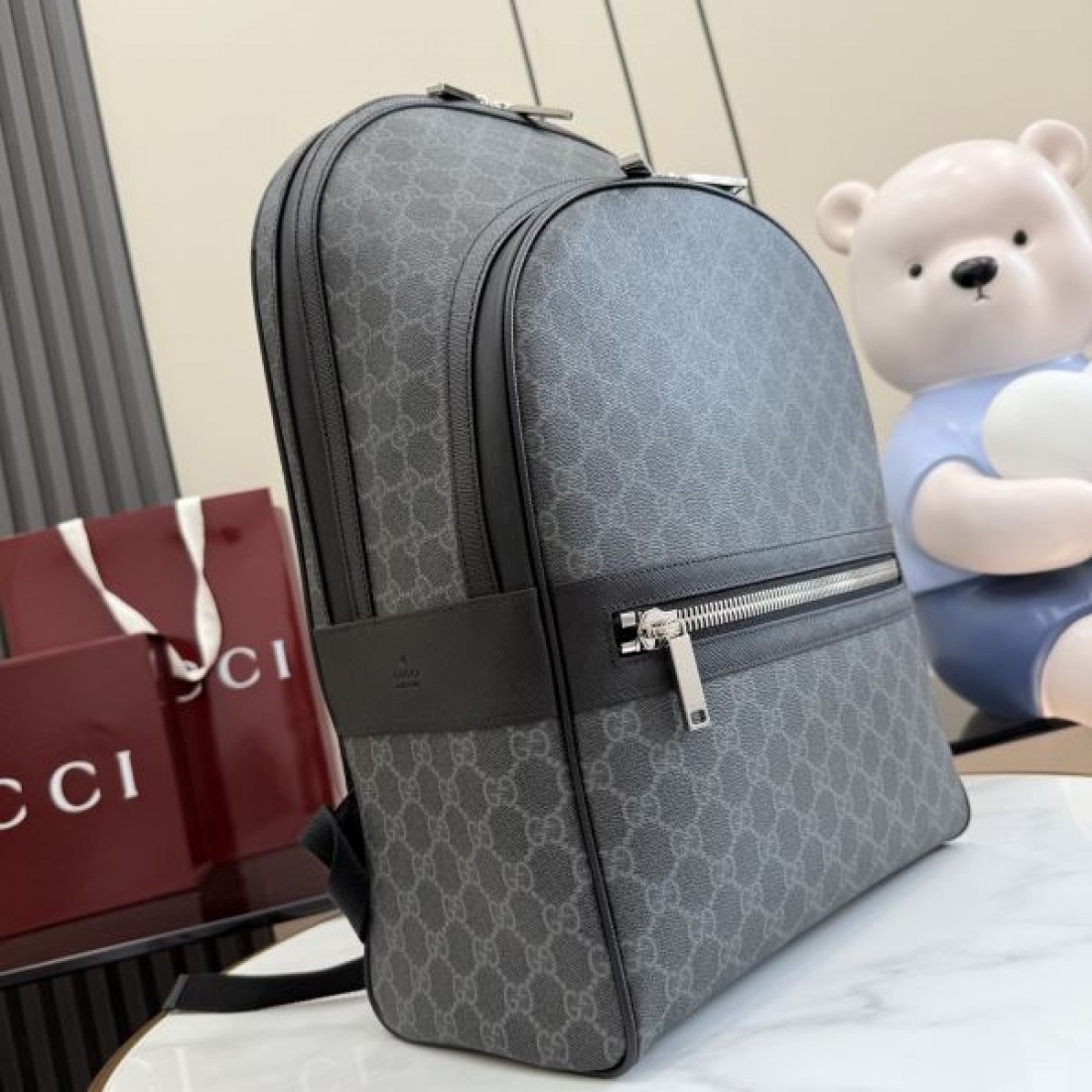 GGキャンバス リュックサック スクエアフォルム 軽量設計 GUCCI グッチ コピー リュック 休日お出かけ 注目アイテム