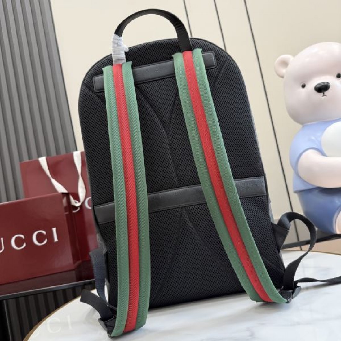 GGキャンバス リュックサック スクエアフォルム 軽量設計 GUCCI グッチ コピー リュック 休日お出かけ 注目アイテム