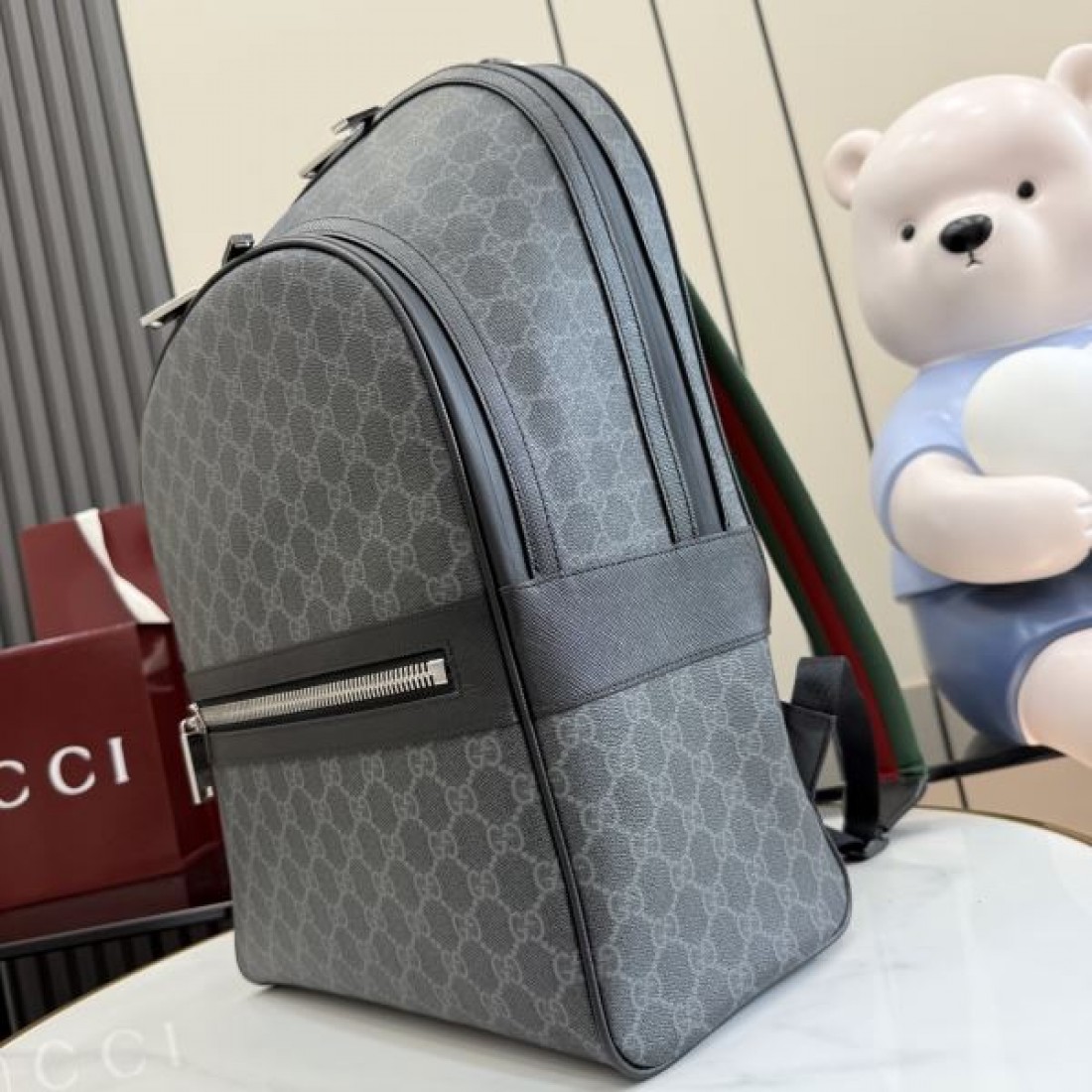 GGキャンバス リュックサック スクエアフォルム 軽量設計 GUCCI グッチ コピー リュック 休日お出かけ 注目アイテム