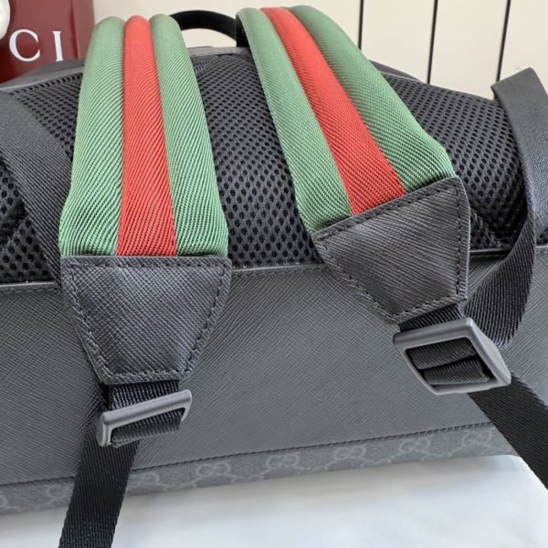 GGキャンバス リュックサック スクエアフォルム 軽量設計 GUCCI グッチ コピー リュック 休日お出かけ 注目アイテム