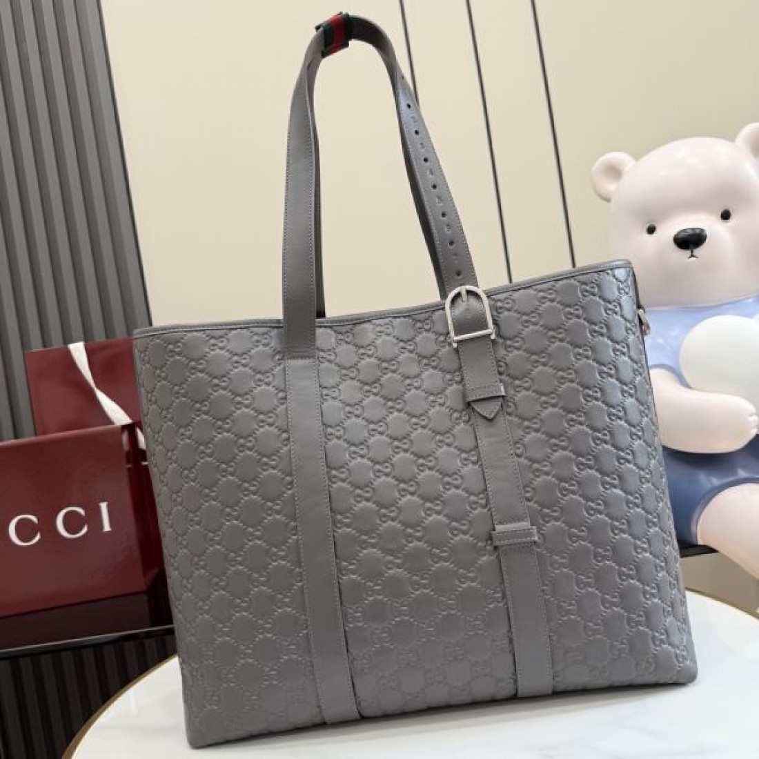 ショルダートートバッグ ワイドストラップ付き 高見えデザイン GUCCI グッチ コピー トートバッグ デイリー活躍 注目度アップ