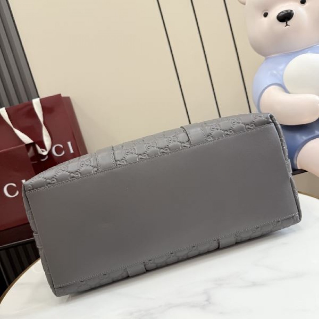 ショルダートートバッグ ワイドストラップ付き 高見えデザイン GUCCI グッチ コピー トートバッグ デイリー活躍 注目度アップ