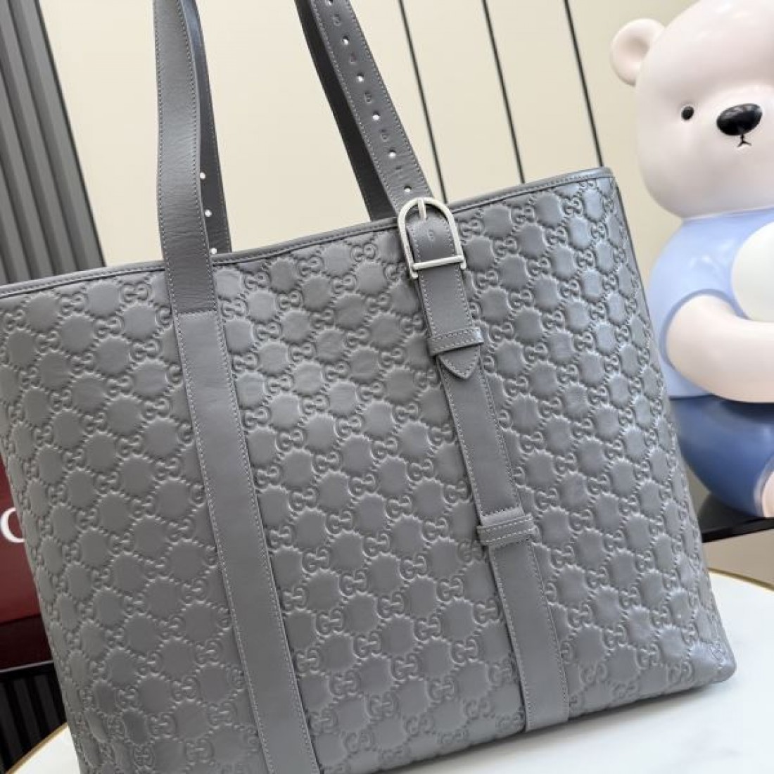 ショルダートートバッグ ワイドストラップ付き 高見えデザイン GUCCI グッチ コピー トートバッグ デイリー活躍 注目度アップ