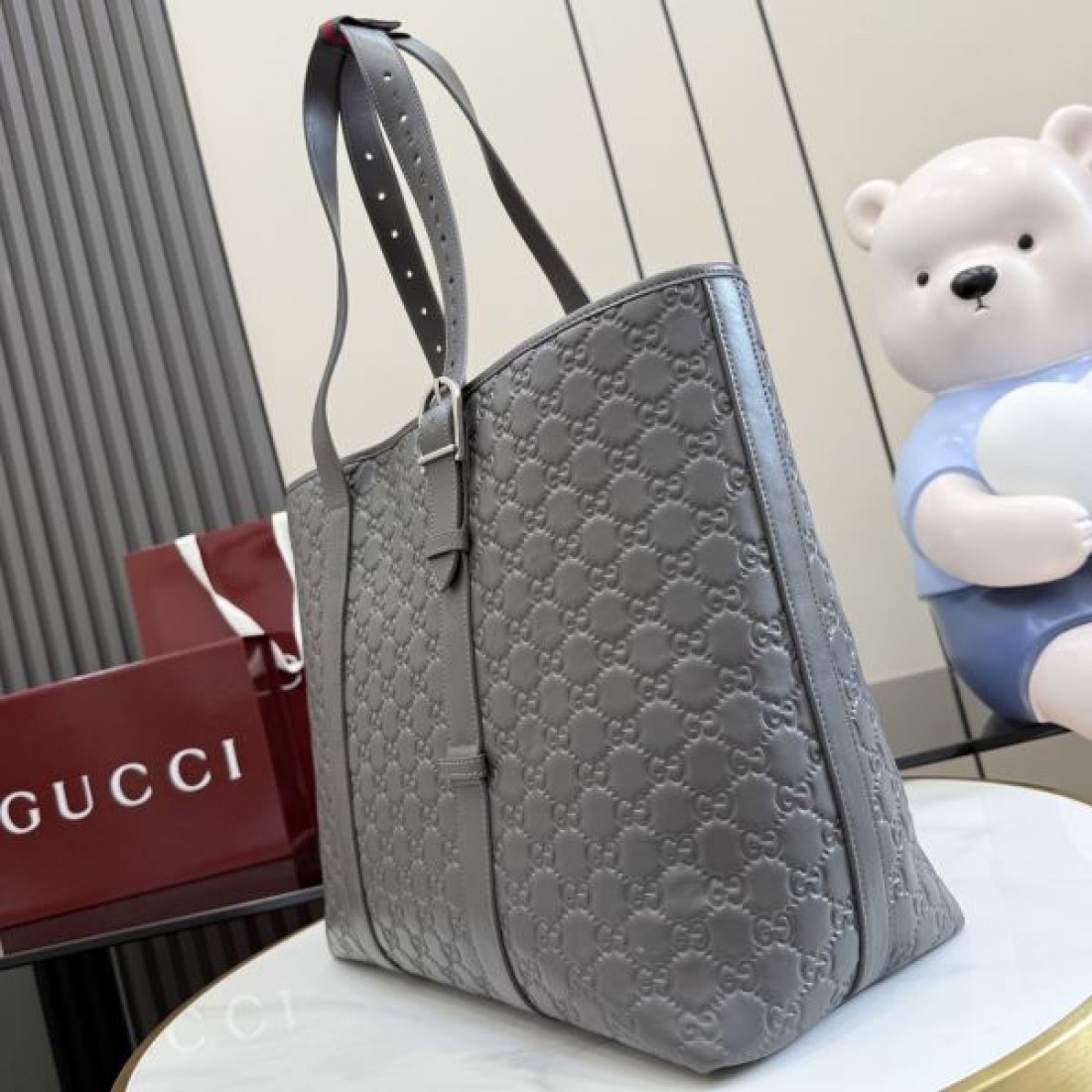 ショルダートートバッグ ワイドストラップ付き 高見えデザイン GUCCI グッチ コピー トートバッグ デイリー活躍 注目度アップ