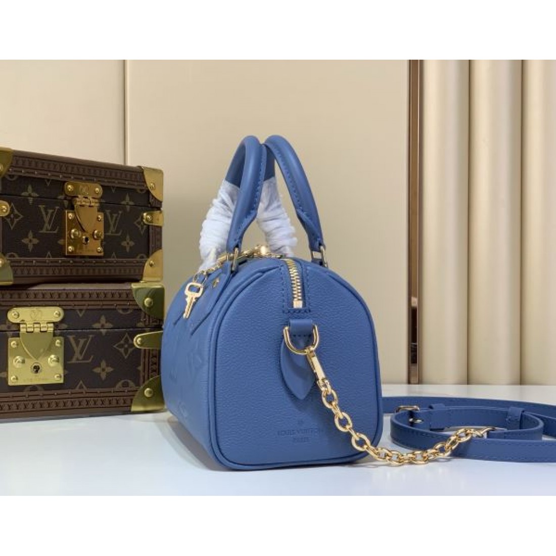 2026新作 ミニボストンバッグ エンボスモノグラム チェーン付き LOUIS VUITTON ルイヴィトン コピー バッグ 夏人気 おしゃれ2WAY