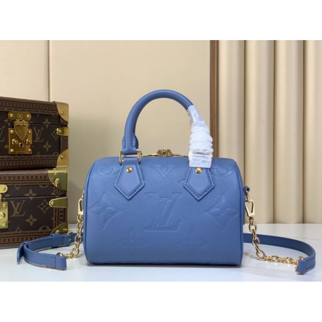 2026新作 ミニボストンバッグ エンボスモノグラム チェーン付き LOUIS VUITTON ルイヴィトン コピー バッグ 夏人気 おしゃれ2WAY