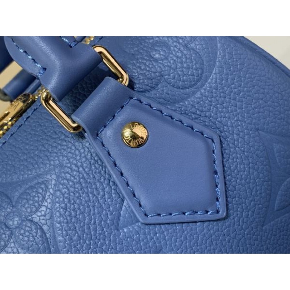 2026新作 ミニボストンバッグ エンボスモノグラム チェーン付き LOUIS VUITTON ルイヴィトン コピー バッグ 夏人気 おしゃれ2WAY