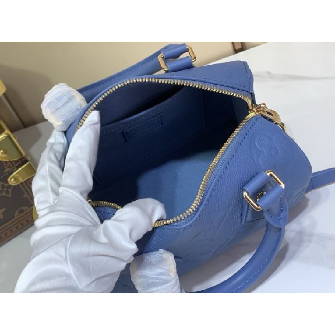 2026新作 ミニボストンバッグ エンボスモノグラム チェーン付き LOUIS VUITTON ルイヴィトン コピー バッグ 夏人気 おしゃれ2WAY