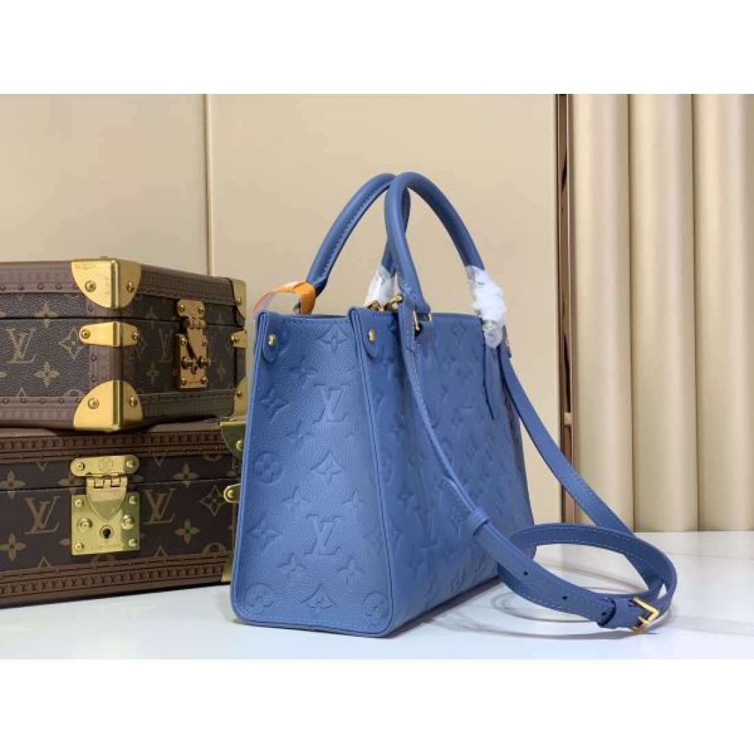 注目デザイン やわらかい印象のブルーカラー きれいめコーデに合う LOUIS VUITTON ルイヴィトン コピー バッグ 斜め掛け