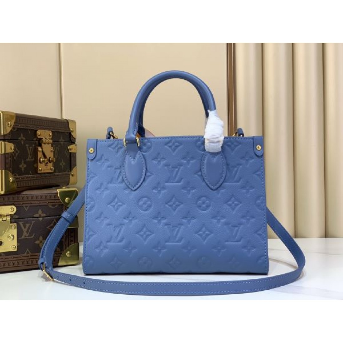 注目デザイン やわらかい印象のブルーカラー きれいめコーデに合う LOUIS VUITTON ルイヴィトン コピー バッグ 斜め掛け