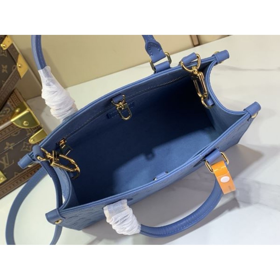 注目デザイン やわらかい印象のブルーカラー きれいめコーデに合う LOUIS VUITTON ルイヴィトン コピー バッグ 斜め掛け