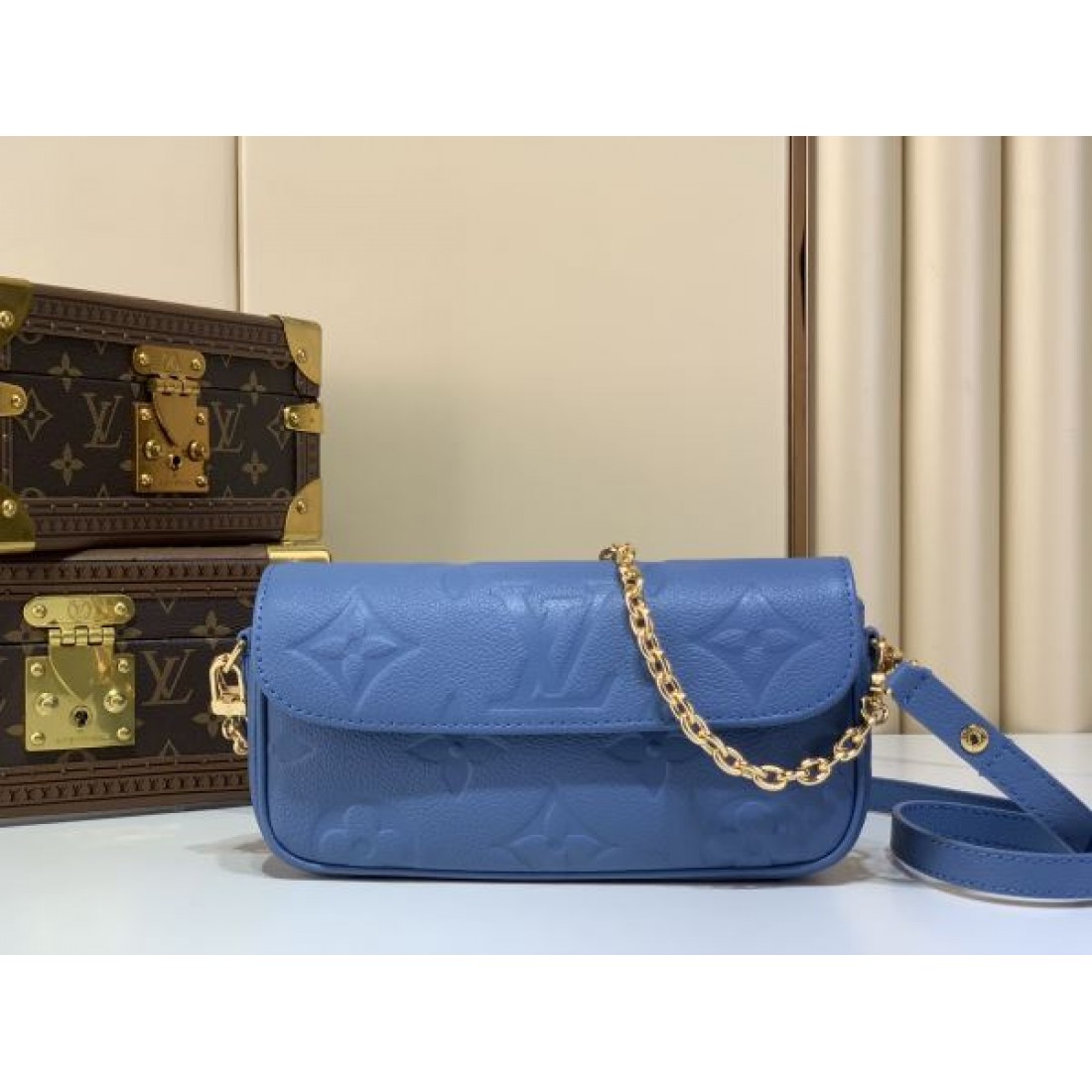 クロスボディバッグ フラップデザイン 軽量タイプ LOUIS VUITTON ルイヴィトン コピー バッグ 大人可愛い 夏コーデ 売れ筋アイテム