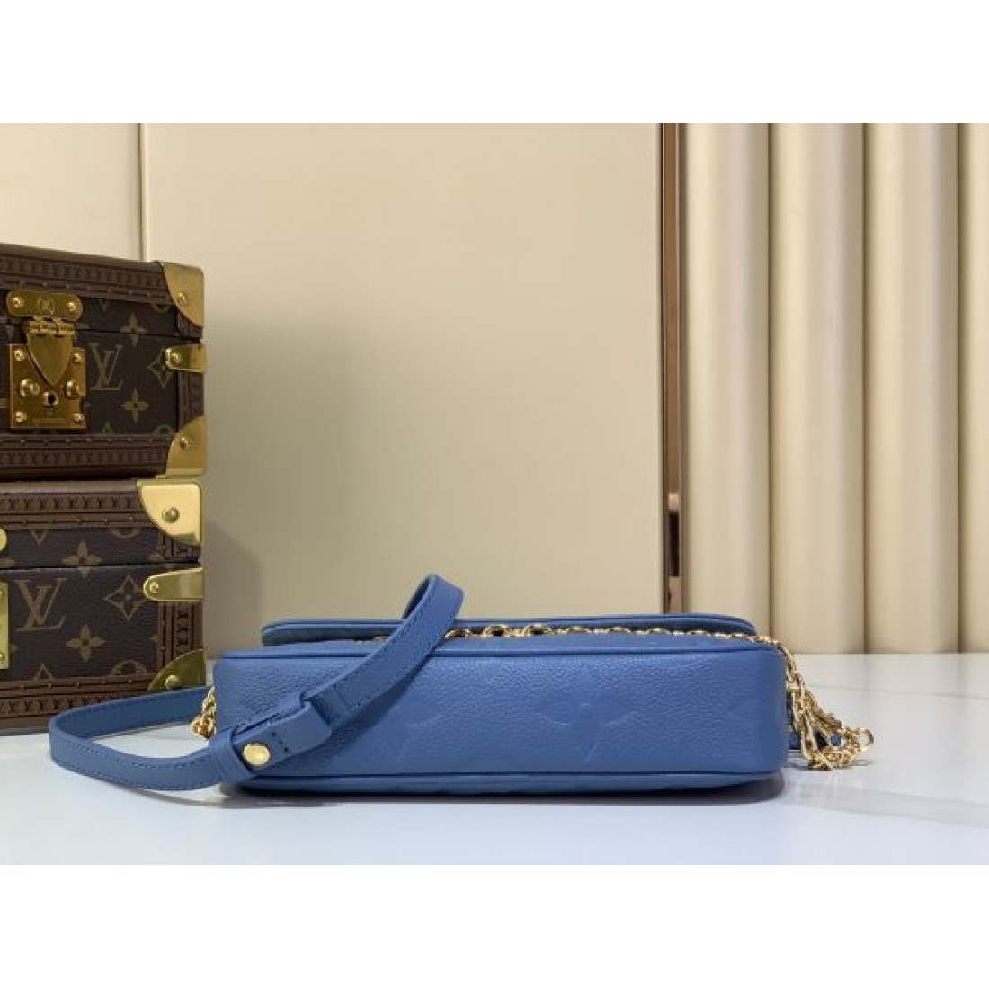 クロスボディバッグ フラップデザイン 軽量タイプ LOUIS VUITTON ルイヴィトン コピー バッグ 大人可愛い 夏コーデ 売れ筋アイテム