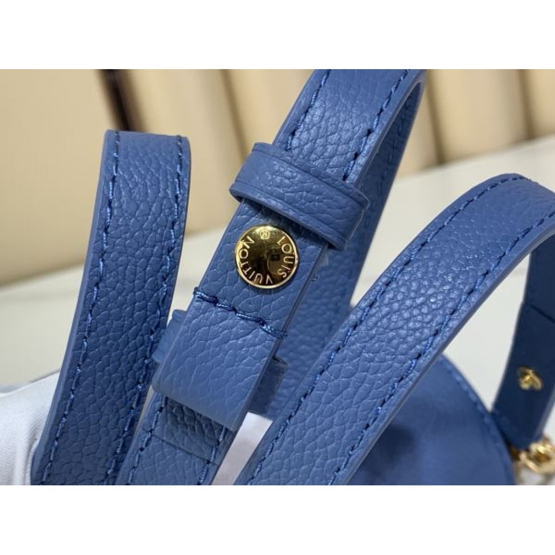 クロスボディバッグ フラップデザイン 軽量タイプ LOUIS VUITTON ルイヴィトン コピー バッグ 大人可愛い 夏コーデ 売れ筋アイテム