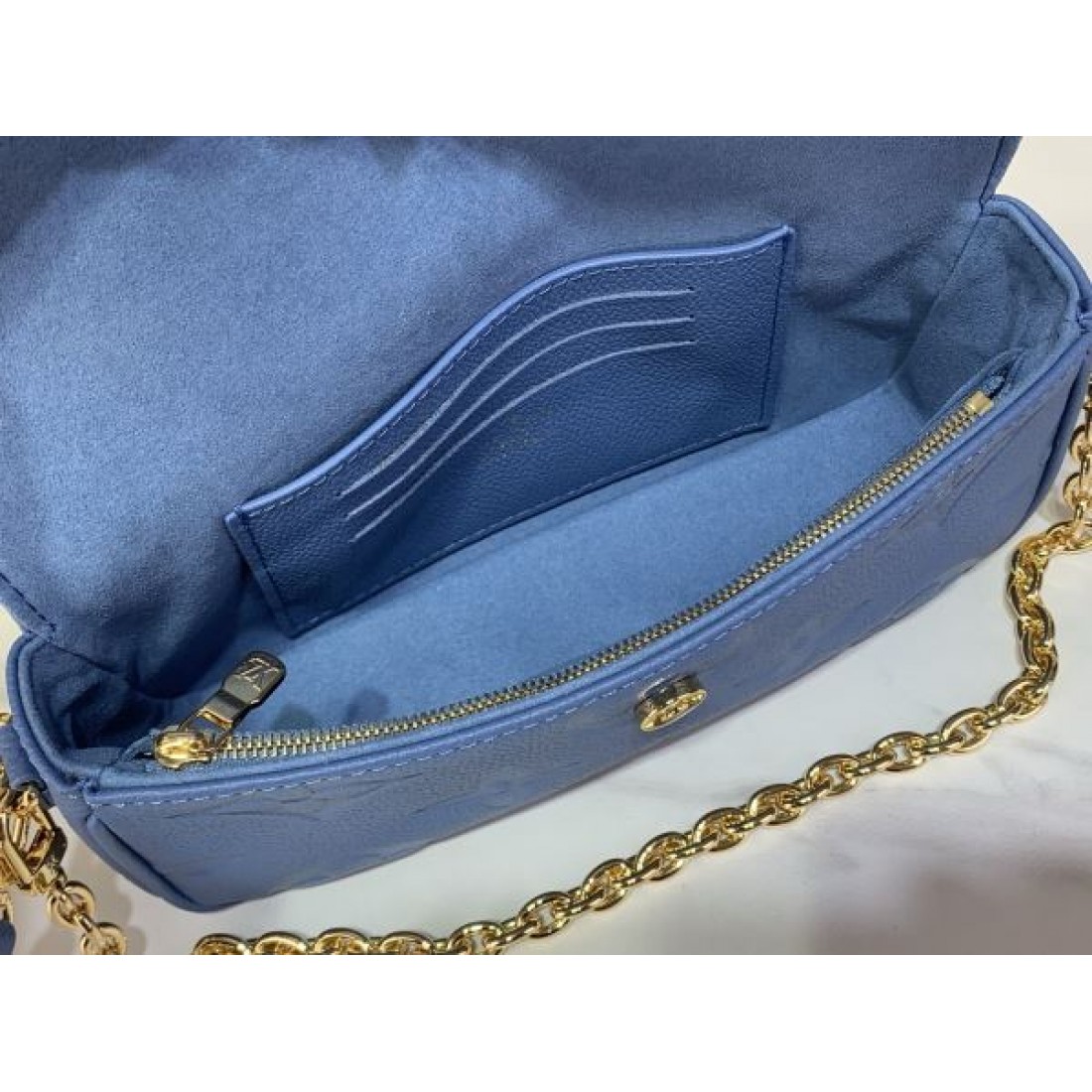 クロスボディバッグ フラップデザイン 軽量タイプ LOUIS VUITTON ルイヴィトン コピー バッグ 大人可愛い 夏コーデ 売れ筋アイテム
