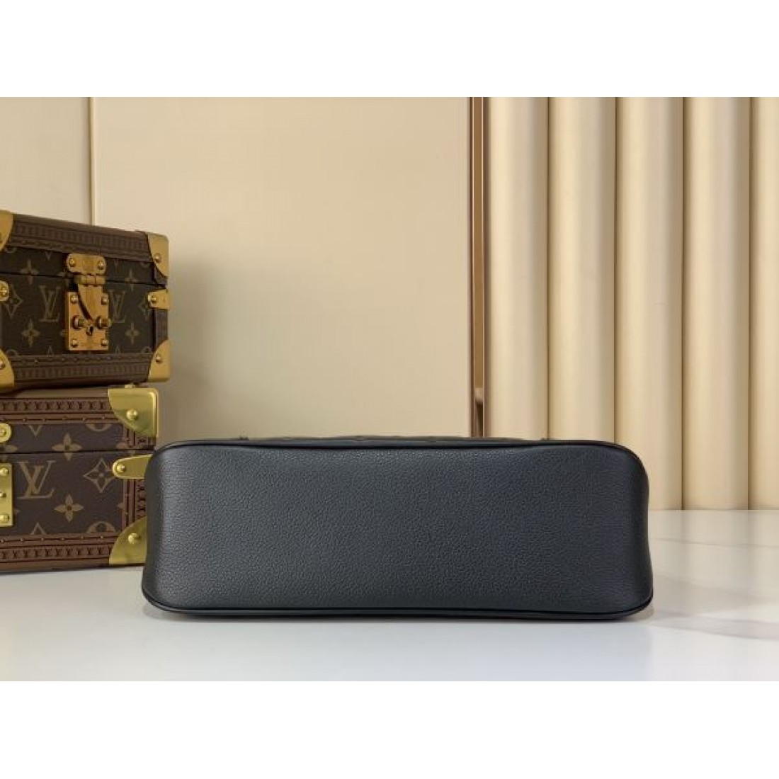 レザーハンドバッグ 斜め掛け対応 モノグラムエンボス LOUIS VUITTON ルイヴィトン コピー バッグ 上品デザイン 売れ筋