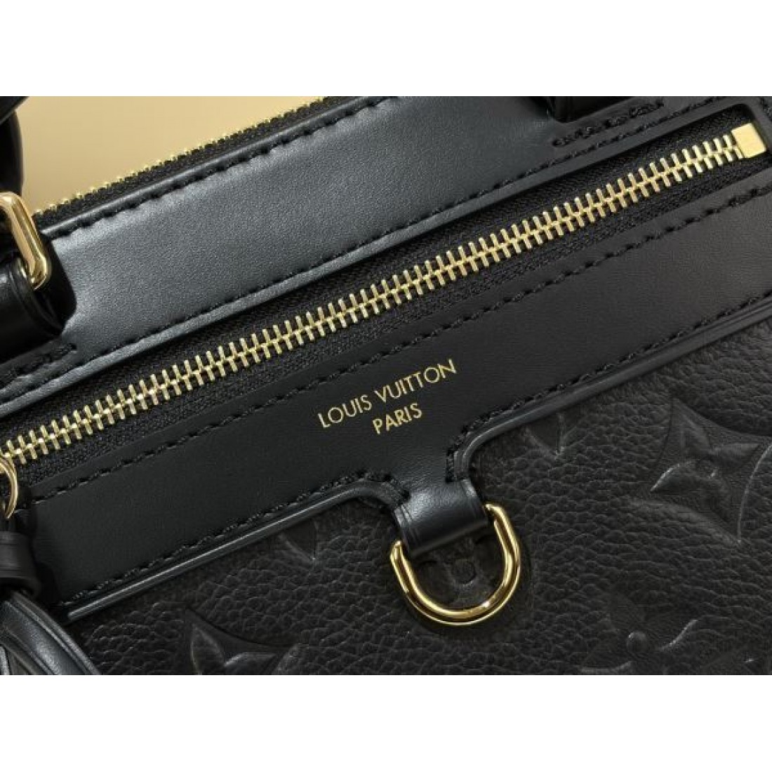 レザーハンドバッグ 斜め掛け対応 モノグラムエンボス LOUIS VUITTON ルイヴィトン コピー バッグ 上品デザイン 売れ筋