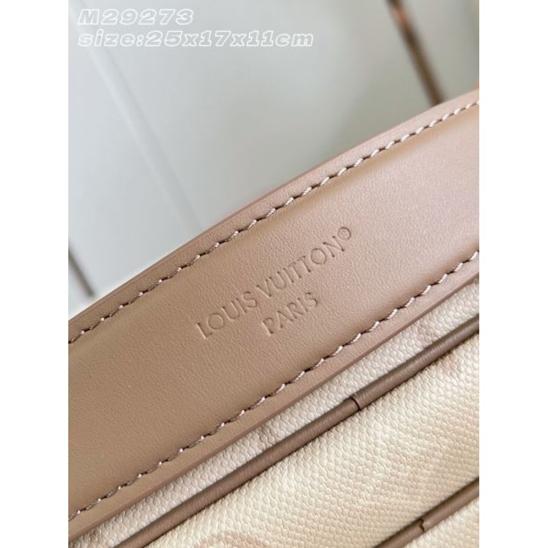 クロスボディバッグ モノグラム柄 ワイドストラップ LOUIS VUITTON ルイヴィトン コピー バッグ  街歩き対応 売れ筋アイテム