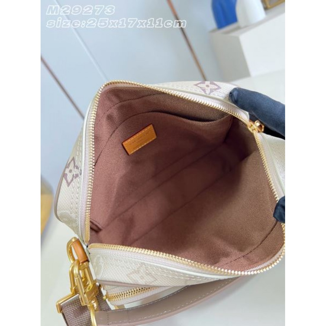 クロスボディバッグ モノグラム柄 ワイドストラップ LOUIS VUITTON ルイヴィトン コピー バッグ  街歩き対応 売れ筋アイテム