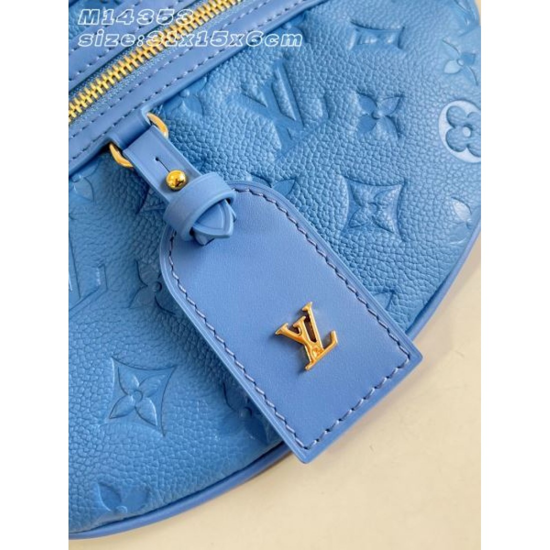 ボディバッグ ラウンドフォルム チェーン付き ファスナー開閉 LOUIS VUITTON ルイヴィトン コピー バッグ 街歩きコーデ 注目カラー