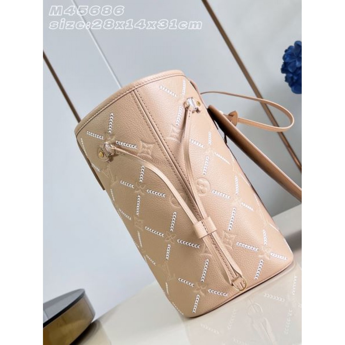 ポーチセットバッグ 肩掛け対応 収納力あり LOUIS VUITTON ルイヴィトン コピー バッグ お出かけ 通勤通学 再入荷アイテム