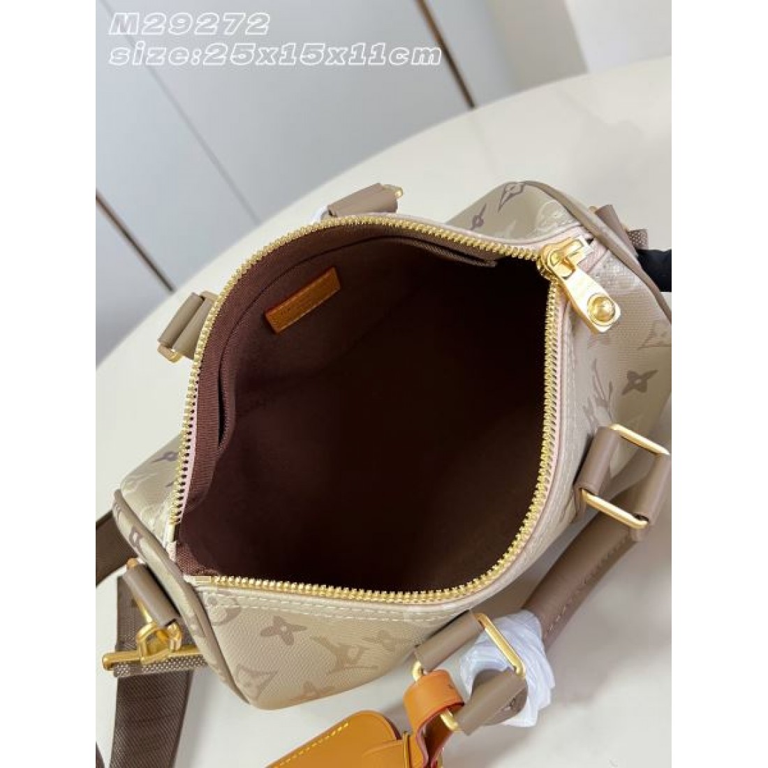 ショルダー付き コンパクト設計 ワイドストラップ LOUIS VUITTON ルイヴィトン コピー バッグ お出かけ対応 注目モデル