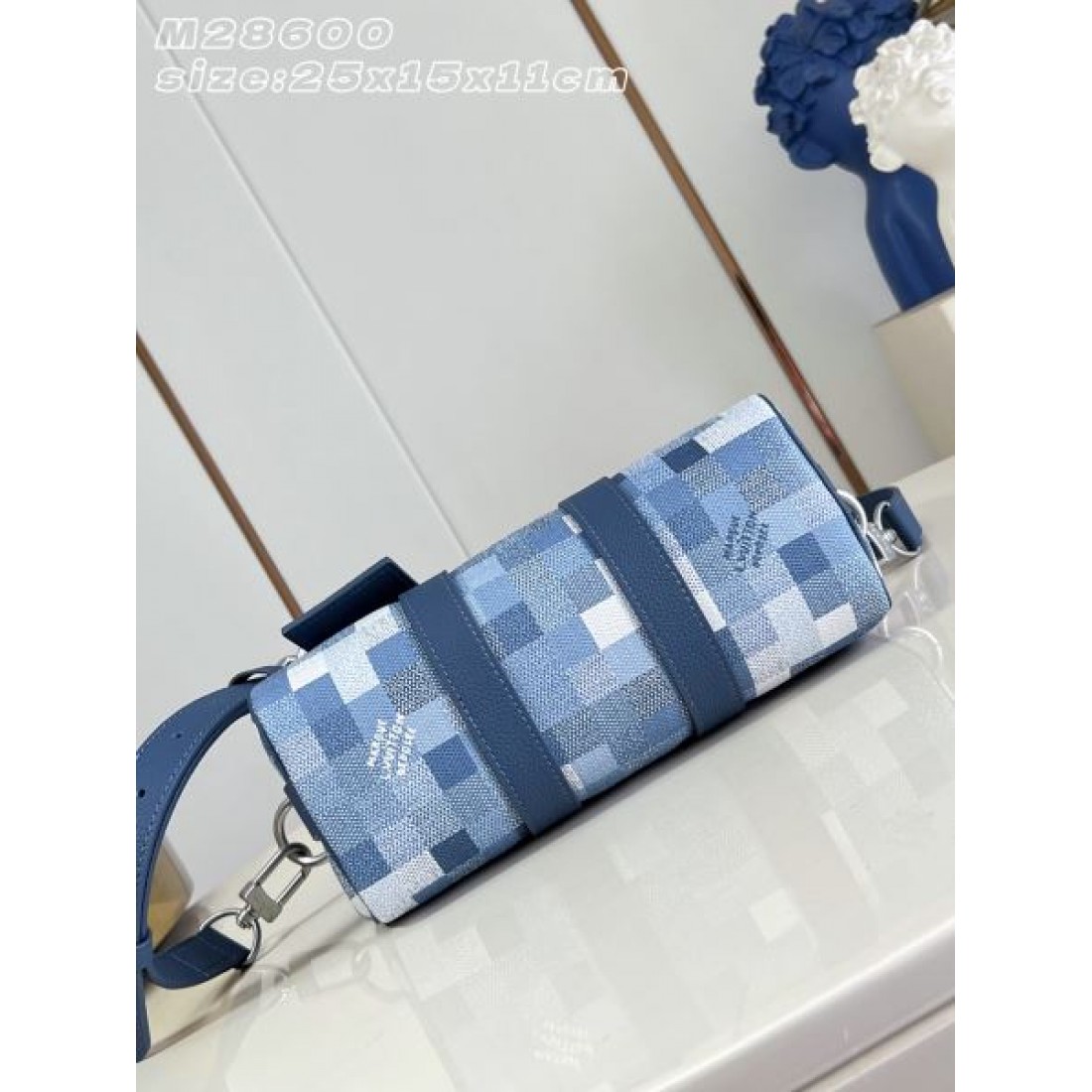チェック柄ハンドバッグ コンパクト設計 ショルダー付き LOUIS VUITTON ルイヴィトン コピー バッグ お出かけ対応 旬カラー 注目アイテム